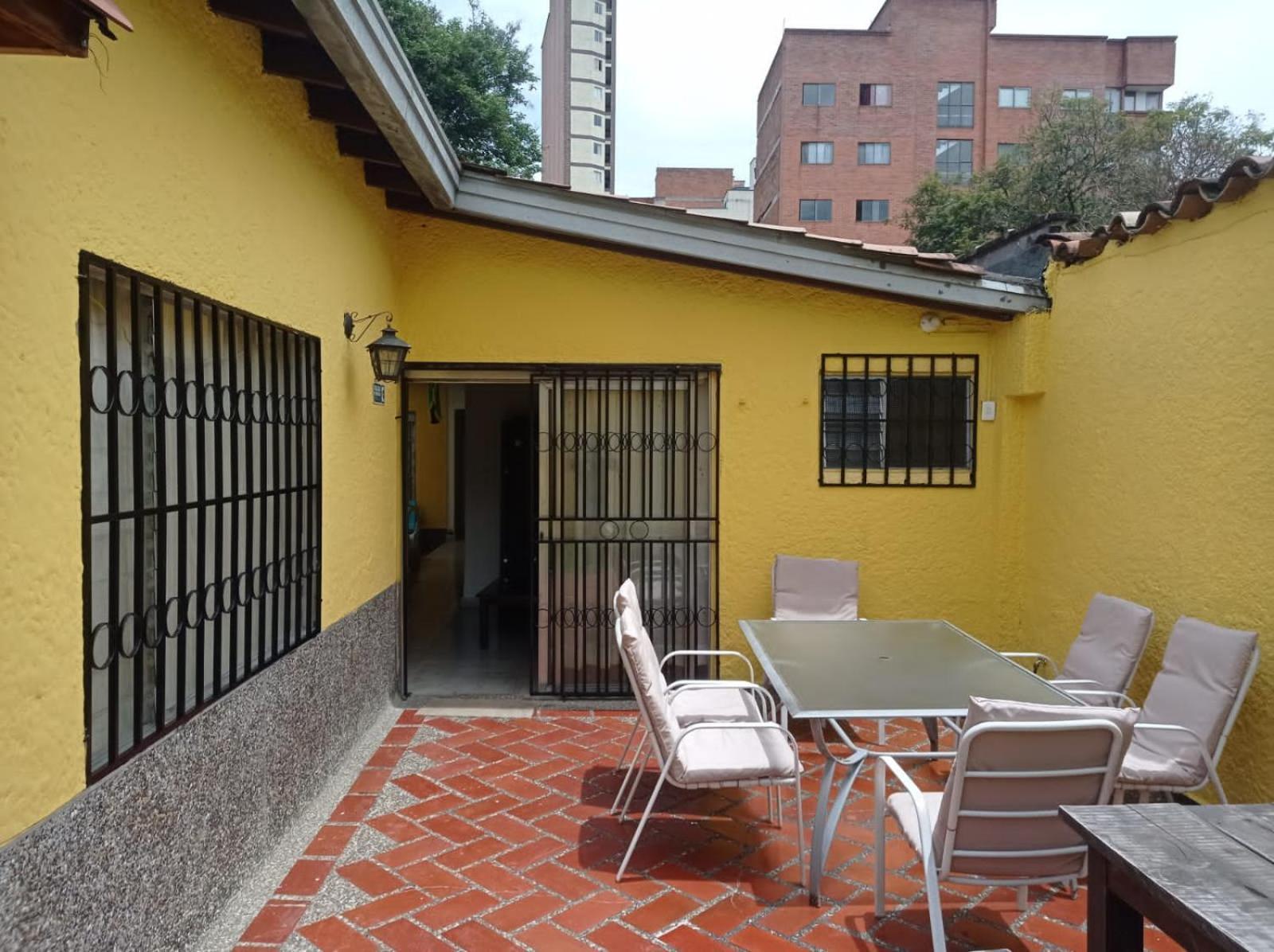 Yellow House Hostel Medellin Exterior photo